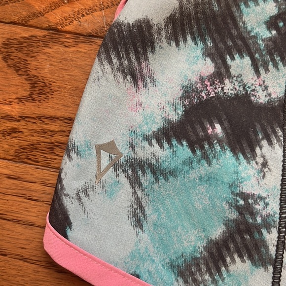 Ivivva patterned shorts - Picture 4 of 4